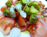 Foto del paso 2 de la receta: Ensalada sencilla de verano tomate y encurtidos