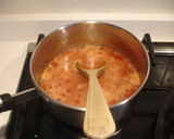 Foto del paso 2 de la receta: Merluza en salsa roja fuerte