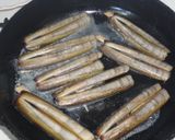 Foto del paso 1 de la receta: Ventrescas de merluza sobre cama de navajas