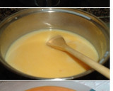 Foto del paso 1 de la receta: Coca de hojaldre con crema, almendras y piñones