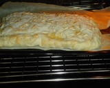 Foto del paso 4 de la receta: Coca de hojaldre con crema, almendras y piñones