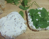 Foto del paso 2 de la receta: Sándwiches de rúcula y queso fresco de cabra