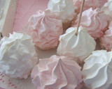 Foto del paso 3 de la receta: Merenguitos rosas y blancos