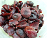 Foto del paso 1 de la receta: Batido de cerezas con fideos de colores