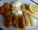 Foto del paso 3 de la receta: Plato combinado con espárragos, huevos rellenos, pimientos y croquetas