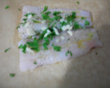 Foto del paso 1 de la receta: Cola de merluza en papillote con puré de patatas meditérraneo