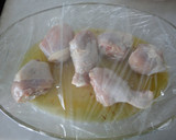 Foto del paso 1 de la receta: Muslitos de pollo al azafrán con aromas marroquís