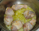 Foto del paso 3 de la receta: Muslitos de pollo al azafrán con aromas marroquís