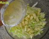 Foto del paso 2 de la receta: Ensalada de berza con crema de queso y albahaca