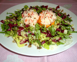 Foto del paso 3 de la receta: Ensalada veraniega con pollo y melocotones rellenos