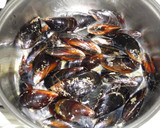 Foto del paso 4 de la receta: Mejillones al vapor con zumo de lima