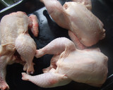 Foto del paso 1 de la receta: Picantones a las hierbas frescas y al limón