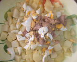 Foto del paso 5 de la receta: Ensalada alemana de patatas con rúcula y salsa de pepinillos