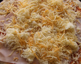 Foto del paso 2 de la receta: Pizza a los 4 quesos con espinacas