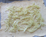 Foto del paso 2 de la receta: Hojaldrado de jamón, quesos y nueces