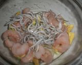 Foto del paso 2 de la receta: Aguacates templados con gulas y gambas