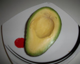 Foto del paso 1 de la receta: Aguacates rellenos de setas y gulas, gratinados con queso de cabra