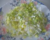Foto del paso 1 de la receta: Patatas asadas con puerros y mayonesa a los 4 quesos, gratinadas
