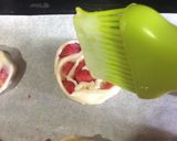 Foto del paso 6 de la receta: ENROLLADOS DE FRESAS CON LECHE CONDENSADA Y HOJALDRE