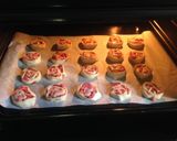 Foto del paso 7 de la receta: ENROLLADOS DE FRESAS CON LECHE CONDENSADA Y HOJALDRE