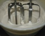 Foto del paso 1 de la receta: Bizcochuelo con trozos de chocolate casero