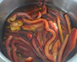 Foto del paso 1 de la receta: Tosta de pimientos confitados a baja temperatura con vieiras