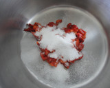 Foto del paso 3 de la receta: Tosta de pimientos confitados a baja temperatura con vieiras
