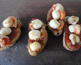 Foto del paso 7 de la receta: Tosta de pimientos confitados a baja temperatura con vieiras