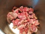 Estofado de ternera con verduras al vino tinto y la soja