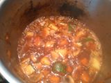 Estofado de ternera con verduras al vino tinto y la soja