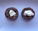Foto del paso 2 de la receta: Crujiente de morcilla rellena de queso brie sobre mermelada de tomate