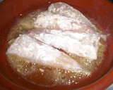 Foto del paso 1 de la receta: Cazuela de colas de rape con gambas en salsa verde