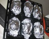 Foto del paso 2 de la receta: Patatas al horno en papillote con ajo Perete