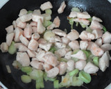 Foto del paso 2 de la receta: Pastel de pollo, puerros y pavo