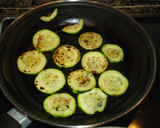 Foto del paso 4 de la receta: Pastel de calabacín y palitos de mar