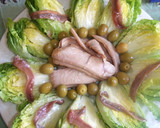 Foto del paso 3 de la receta: Ensalada de cogollos de lechuga con ventresca de atún