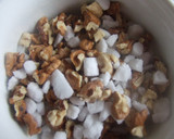 Foto del paso 3 de la receta: Torta savarín de manzana y nueces