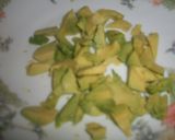 Foto del paso 1 de la receta: Vasitos de gulas con aguacate