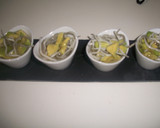 Foto del paso 2 de la receta: Vasitos de gulas con aguacate