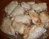 Foto del paso 3 de la receta: Rollitos de lomo de cerdo rellenos en salsa