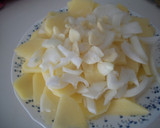 Foto del paso 1 de la receta: Patatas a lo pobre con chistorra y huevos fritos