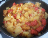 Foto del paso 3 de la receta: Patatas a lo pobre con chistorra y huevos fritos