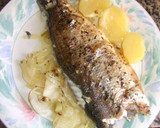 Foto del paso 7 de la receta: Lubina encebollada al orégano con patatas al aceite de uva