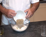 Foto del paso 2 de la receta: Grisines (palitos de pipas de girasol)
