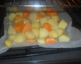 Foto del paso 3 de la receta: Pollo en salsa verde con papas y batatas
