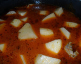 Foto del paso 3 de la receta: Estofado de papas, cerdo y chorizo colorado