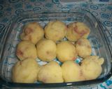 Foto del paso 4 de la receta: Bolitas de puré de patatas rellenas de atún y gratinadas