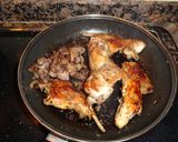 Foto del paso 3 de la receta: Conejo frito al vino tinto