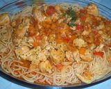 Foto del paso 7 de la receta: Tallarines con pollo en salsa natural de tomate al ajo y perejil