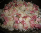 Foto del paso 2 de la receta: Calamares con jamón y piñones en salsa de vino